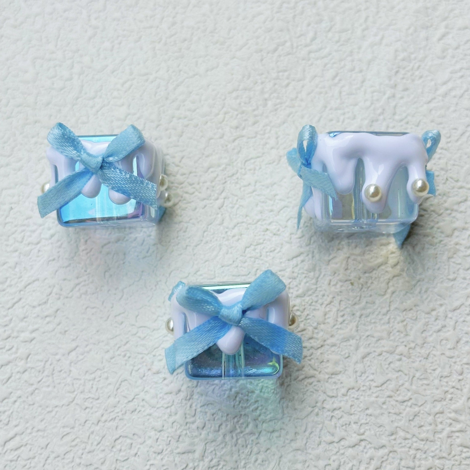 Wholesale 5pcs 3mm Pearl Cream Bow Square Beads